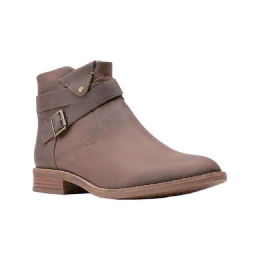 Woman’s Clarks Camzin Dime Ankle Leather Boots